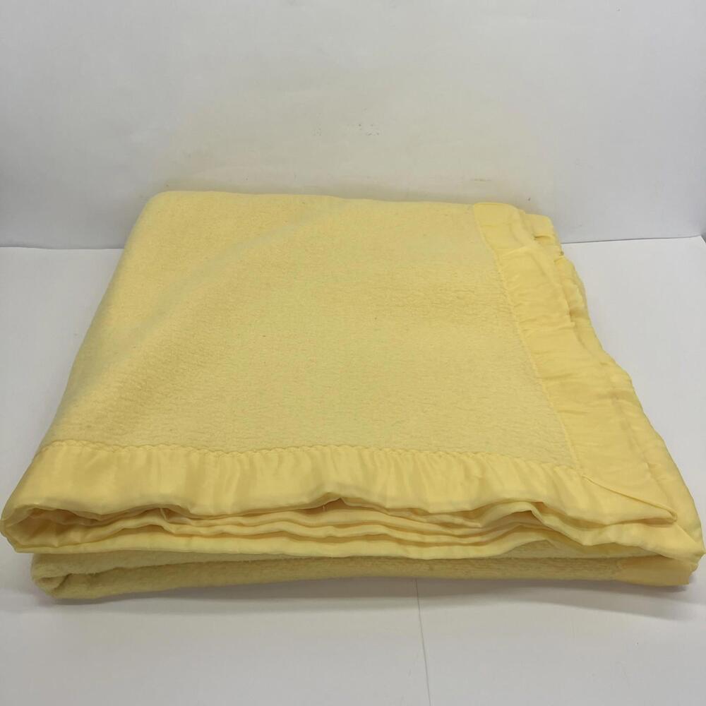 Vintage 70's Yellow Acrylic Blanket Satin Trim Full Queen